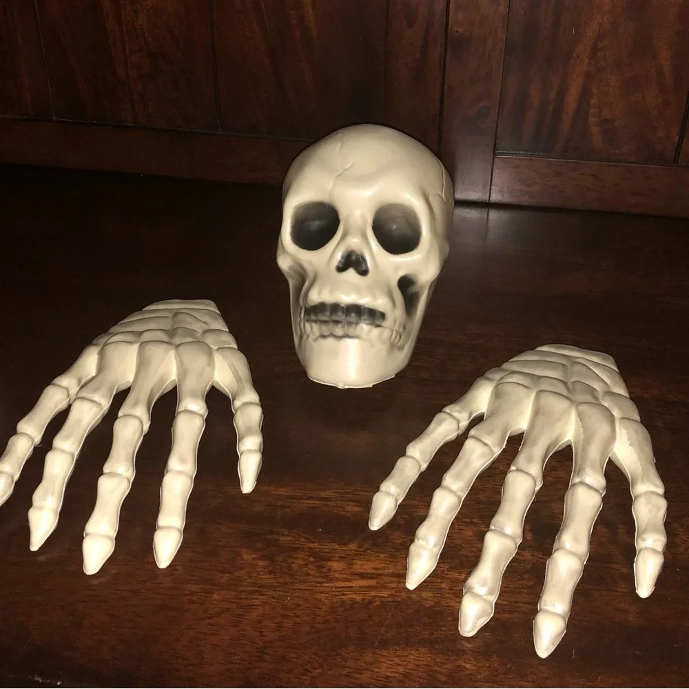 💀 SPOOKY HALLOWEEN SKELETON HAND 💀